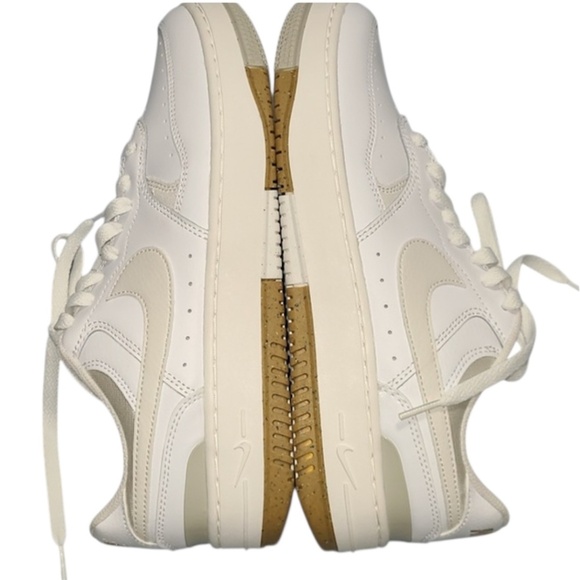 Nike Gamma Force Sneakers Women White Cream Size 10 - Picture 3 of 8